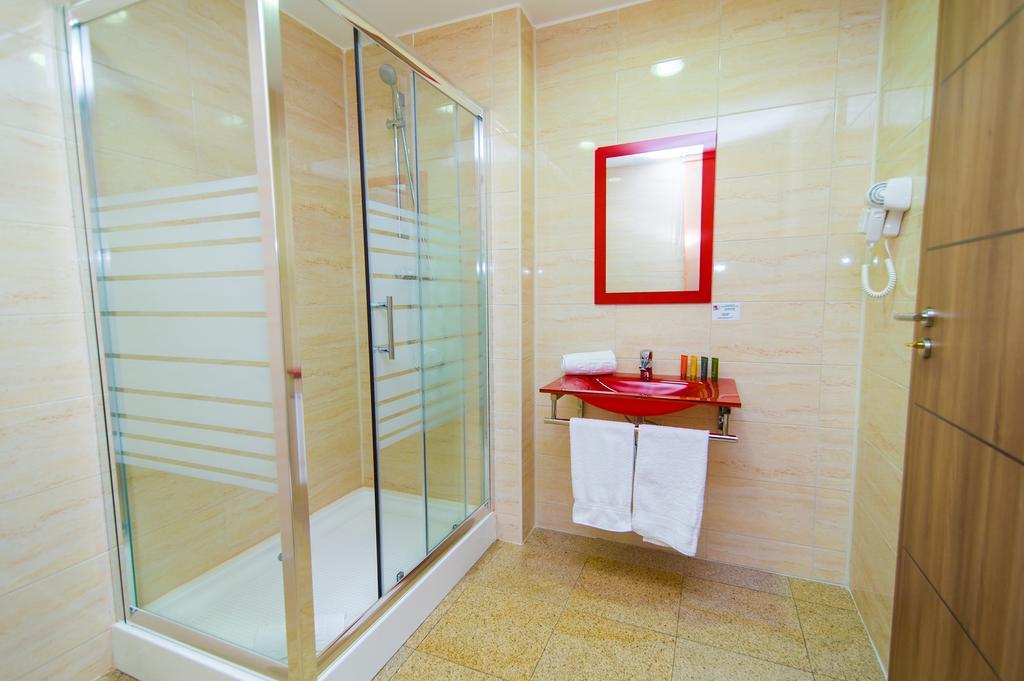 Dbh Bucharest Hotel Buitenkant foto