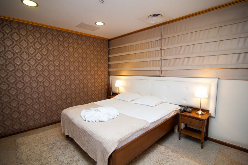 Dbh Bucharest Hotel Buitenkant foto