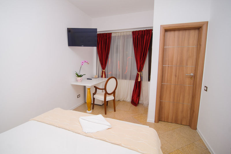 Dbh Bucharest Hotel Buitenkant foto
