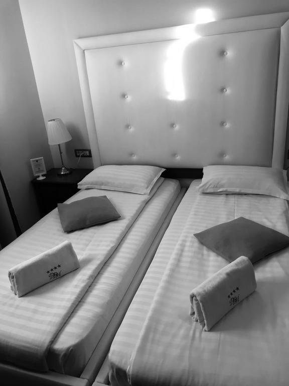 Dbh Bucharest Hotel Buitenkant foto