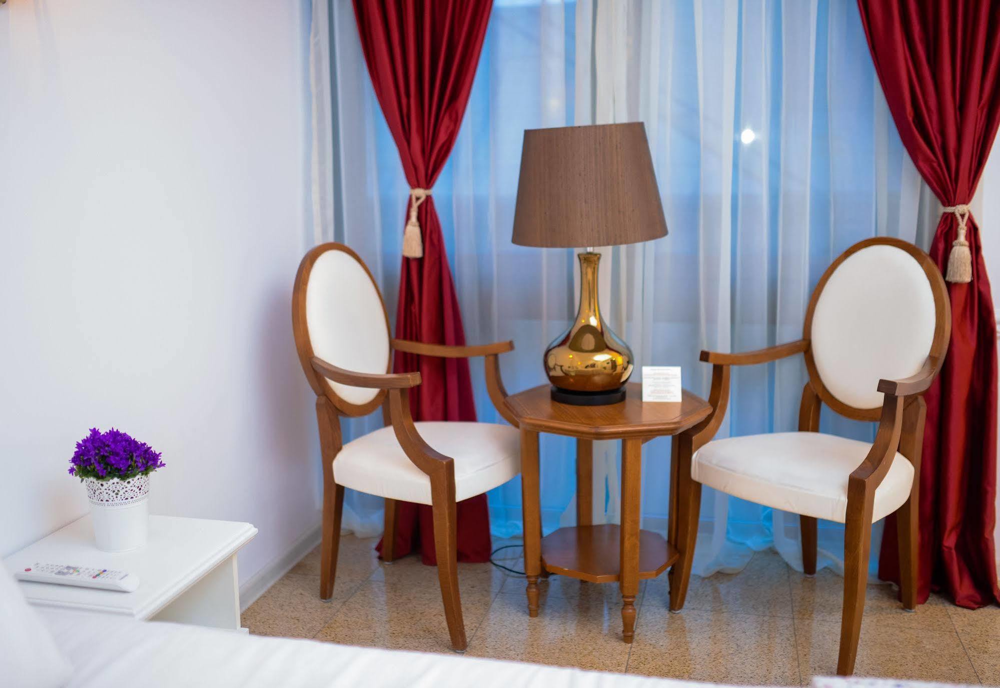 Dbh Bucharest Hotel Buitenkant foto