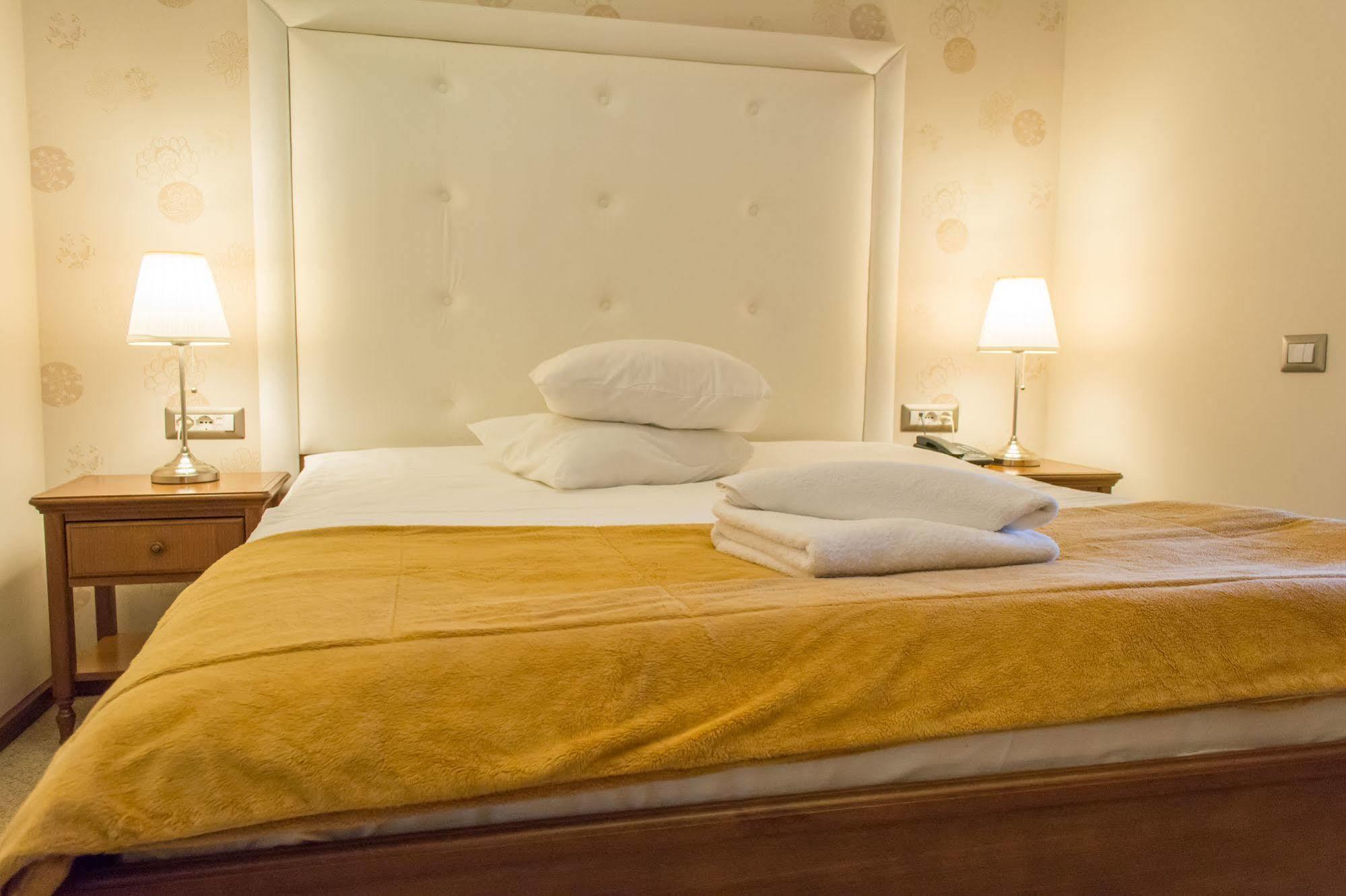 Dbh Bucharest Hotel Buitenkant foto