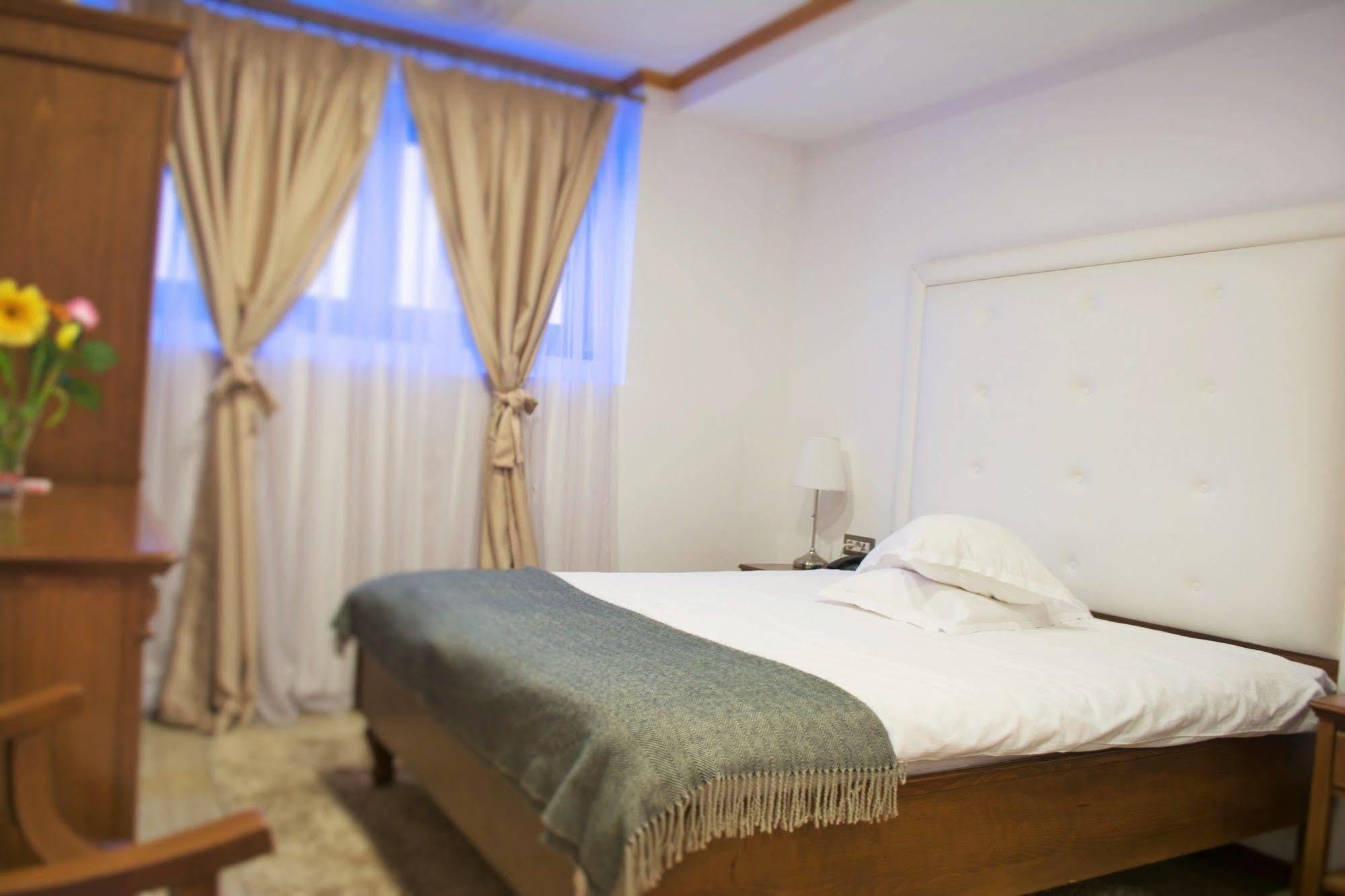 Dbh Bucharest Hotel Buitenkant foto