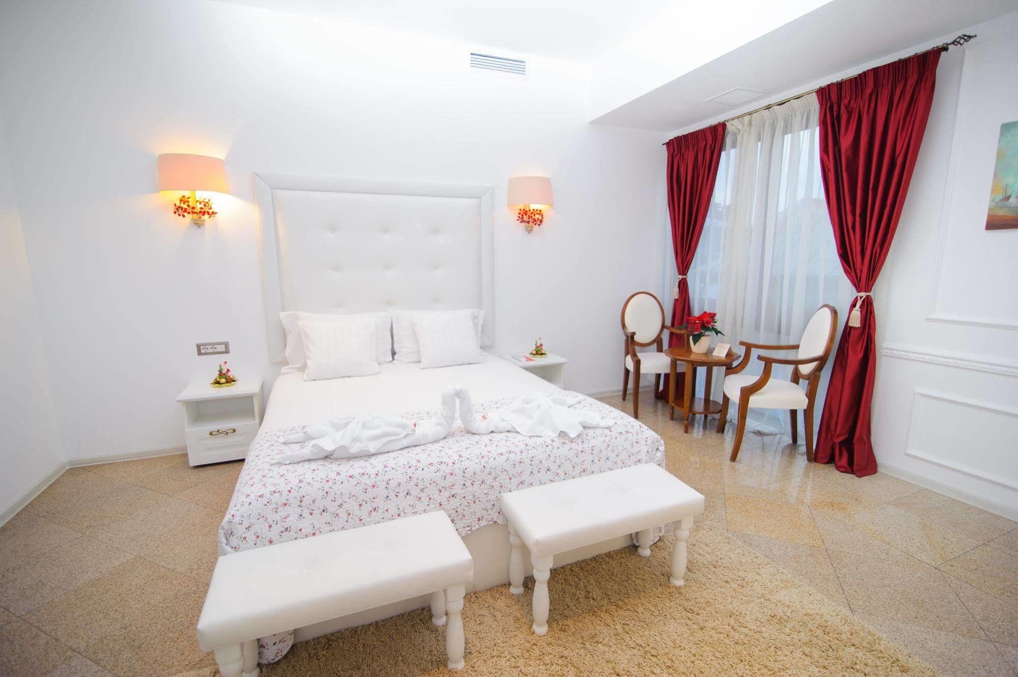 Dbh Bucharest Hotel Buitenkant foto